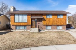 18 Cockrill Court SE Medicine Hat, AB T1B 2T5
