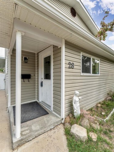 28 8 Street SW Medicine Hat, AB T1A 1L4