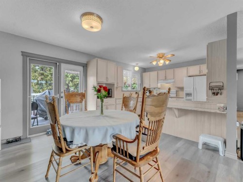 2 Rae Crescent Se, Medicine Hat, AB - Indoor Photo Showing Dining Room