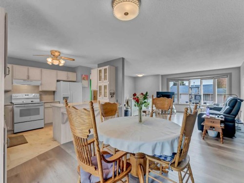 2 Rae Crescent Se, Medicine Hat, AB - Indoor Photo Showing Other Room