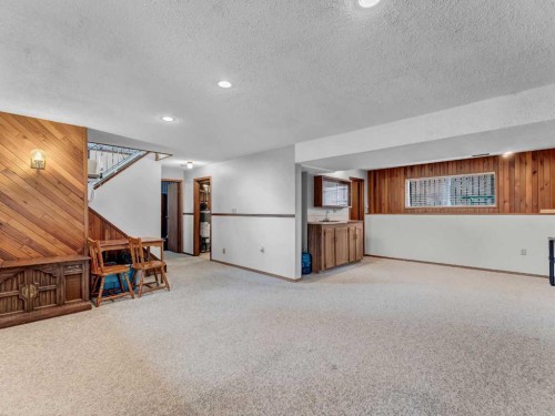 2 Rae Crescent Se, Medicine Hat, AB - Indoor Photo Showing Other Room