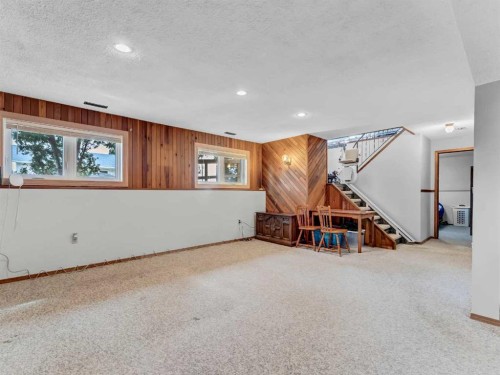 2 Rae Crescent Se, Medicine Hat, AB - Indoor Photo Showing Other Room