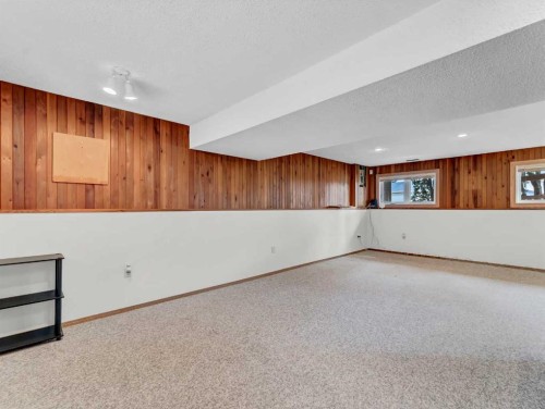 2 Rae Crescent Se, Medicine Hat, AB - Indoor Photo Showing Other Room