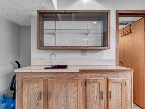 2 Rae Crescent Se, Medicine Hat, AB - Indoor