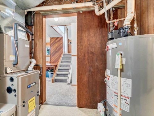 2 Rae Crescent Se, Medicine Hat, AB - Indoor Photo Showing Basement