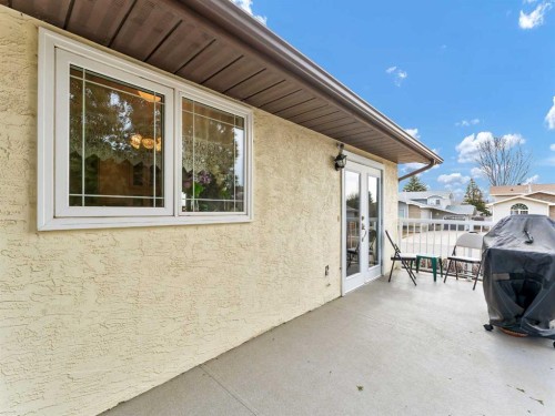 2 Rae Crescent Se, Medicine Hat, AB - Outdoor With Deck Patio Veranda With Exterior