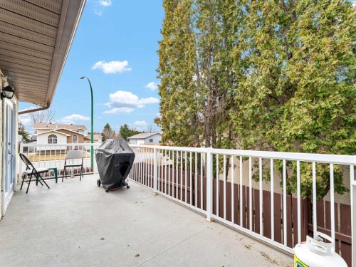 2 Rae Crescent Se, Medicine Hat, AB - Outdoor