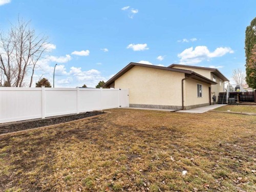 2 Rae Crescent Se, Medicine Hat, AB - Outdoor