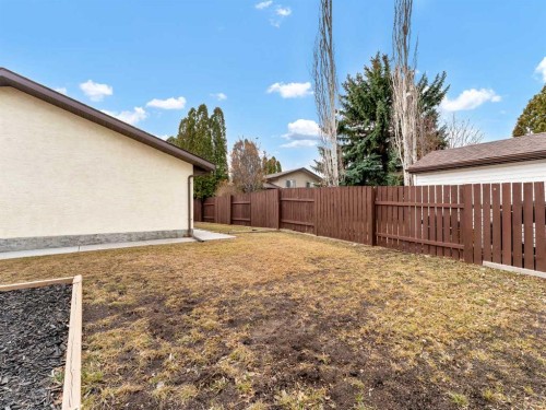 2 Rae Crescent Se, Medicine Hat, AB - Outdoor