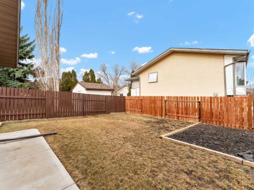 2 Rae Crescent Se, Medicine Hat, AB - Outdoor