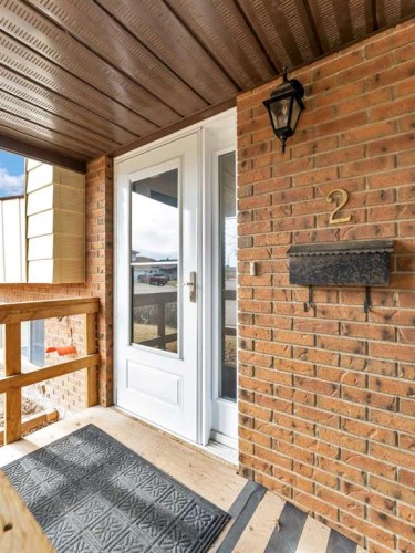 2 Rae Crescent Se, Medicine Hat, AB - Outdoor With Exterior