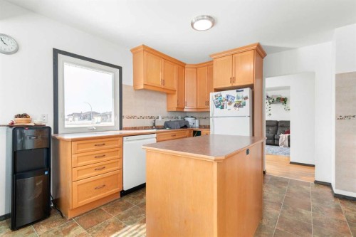 803 2 Avenue West, Foremost, AB - Indoor Photo Showing Kitchen