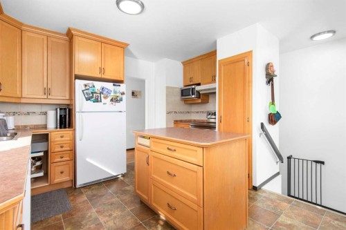 803 2 Avenue West, Foremost, AB - Indoor Photo Showing Kitchen