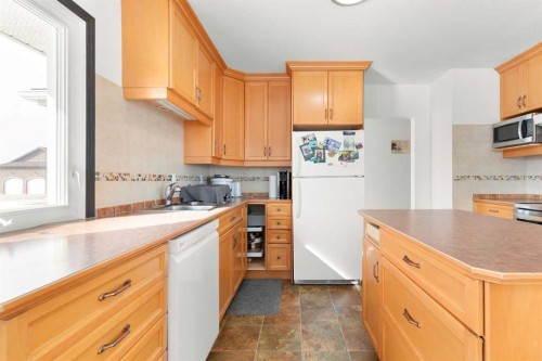 803 2 Avenue West, Foremost, AB - Indoor Photo Showing Kitchen