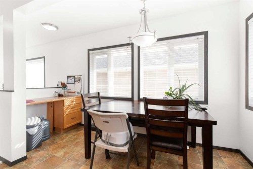 803 2 Avenue West, Foremost, AB - Indoor Photo Showing Dining Room