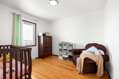 803 2 Avenue West, Foremost, AB - Indoor Photo Showing Bedroom