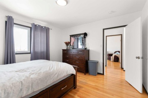 803 2 Avenue West, Foremost, AB - Indoor Photo Showing Bedroom