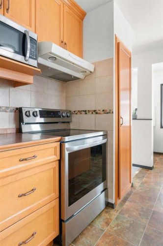 803 2 Avenue West, Foremost, AB - Indoor Photo Showing Kitchen