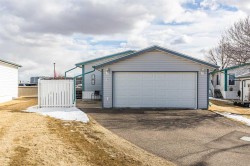 8-1600 Strachan Road SE Medicine Hat, AB T1B 4M3
