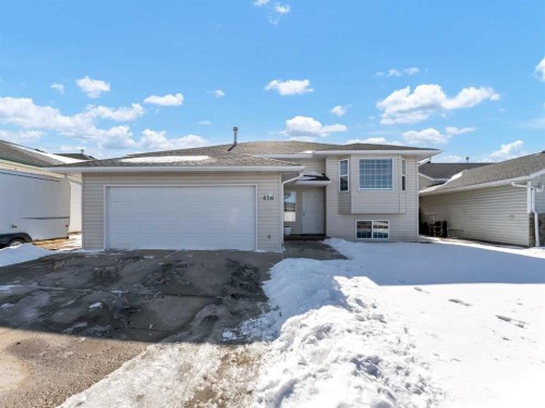 416 Redcliff Way Se, Redcliff, AB - Outdoor With Facade