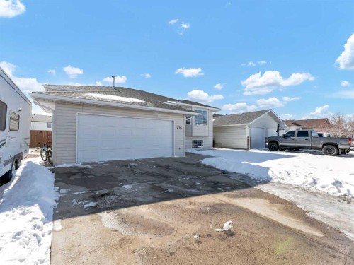 416 Redcliff Way Se, Redcliff, AB - Outdoor