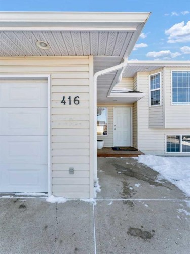 416 Redcliff Way Se, Redcliff, AB - Outdoor