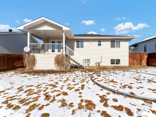 416 Redcliff Way Se, Redcliff, AB - Outdoor