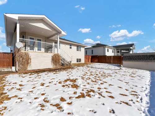 416 Redcliff Way Se, Redcliff, AB - Outdoor