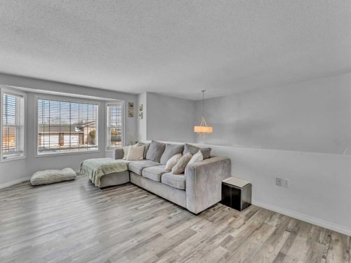 416 Redcliff Way Se, Redcliff, AB - Indoor Photo Showing Living Room