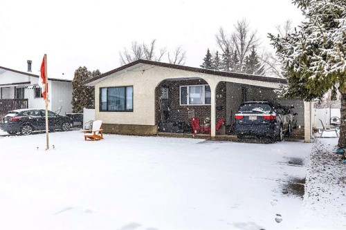 88 Clelland Crescent SE Medicine Hat, AB T1B 1M9