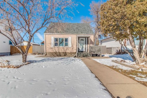 120 11 Street SW Medicine Hat, AB T1A 4S3