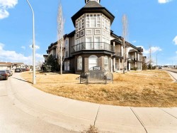 25-298 Somerset Way SE Medicine Hat, AB T1B 0E9