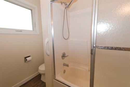 396 8 Street, Dunmore, AB - Indoor Photo Showing Bathroom