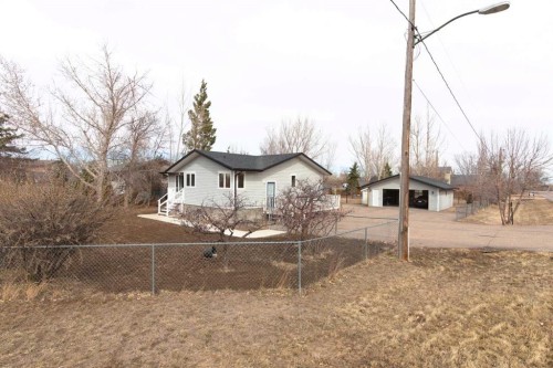 396 8 Street, Dunmore, AB - Outdoor