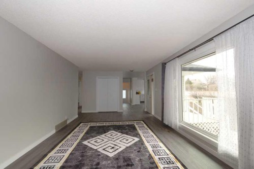 396 8 Street, Dunmore, AB - Indoor Photo Showing Other Room