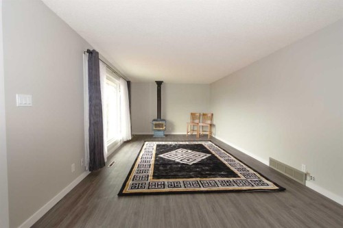 396 8 Street, Dunmore, AB - Indoor Photo Showing Other Room