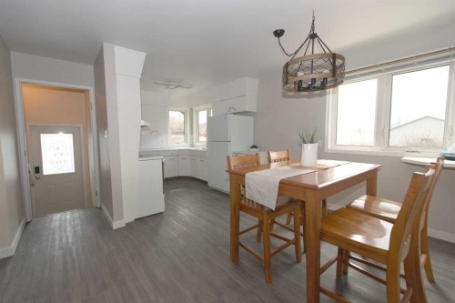 396 8 Street, Dunmore, AB - Indoor Photo Showing Dining Room