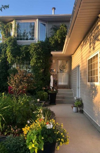 12 Sunrise Court SW Medicine Hat, AB T1B 4N5