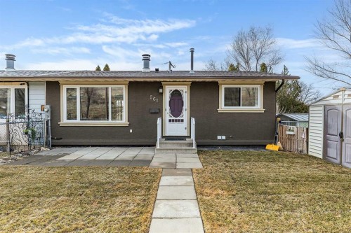 261 5 Street NW Medicine Hat, AB T1A 7X9