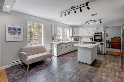 150 9 Street Nw, Drumheller, AB - Indoor Photo Showing Kitchen