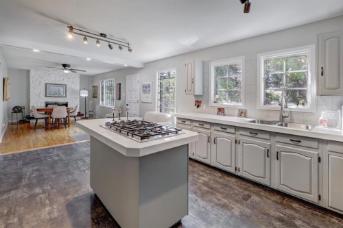 150 9 Street Nw, Drumheller, AB - Indoor Photo Showing Kitchen With Double Sink
