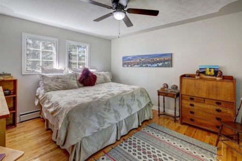 150 9 Street Nw, Drumheller, AB - Indoor Photo Showing Bedroom