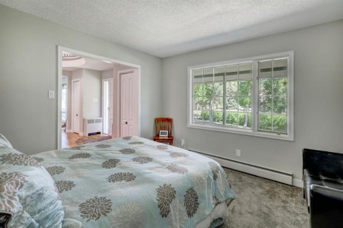 150 9 Street Nw, Drumheller, AB - Indoor Photo Showing Bedroom