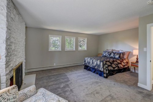 150 9 Street Nw, Drumheller, AB - Indoor Photo Showing Bedroom