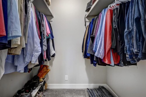 150 9 Street Nw, Drumheller, AB - Indoor With Storage