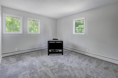 150 9 Street Nw, Drumheller, AB - Indoor Photo Showing Other Room