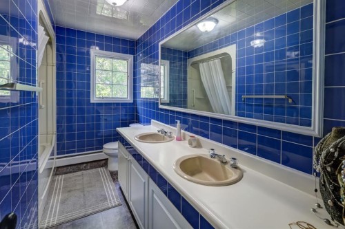 150 9 Street Nw, Drumheller, AB - Indoor Photo Showing Bathroom