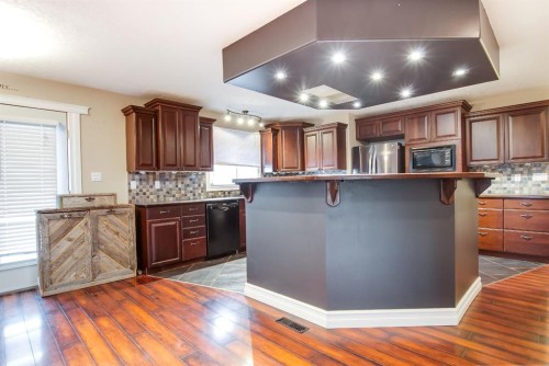 108 Cartwright Avenue, Veinerville, AB - Indoor Photo Showing Kitchen