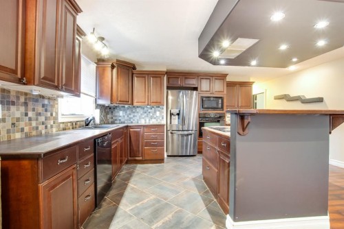 108 Cartwright Avenue, Veinerville, AB - Indoor Photo Showing Kitchen