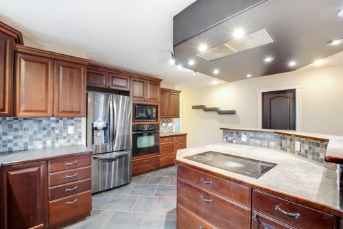 108 Cartwright Avenue, Veinerville, AB - Indoor Photo Showing Kitchen